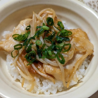 ❇胸肉で節約❇　鶏胸肉のしょうが焼き丼